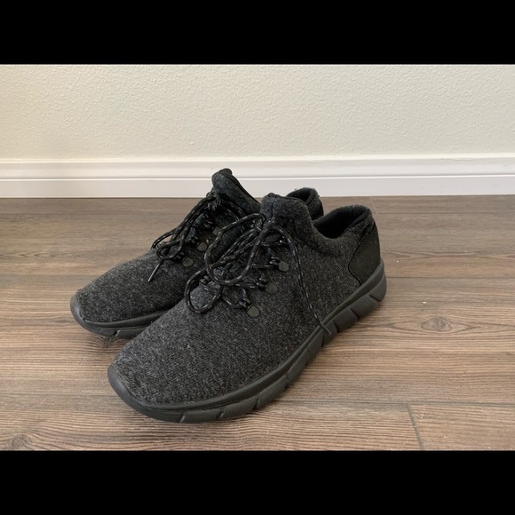 Shoes - Picture 6 of 8